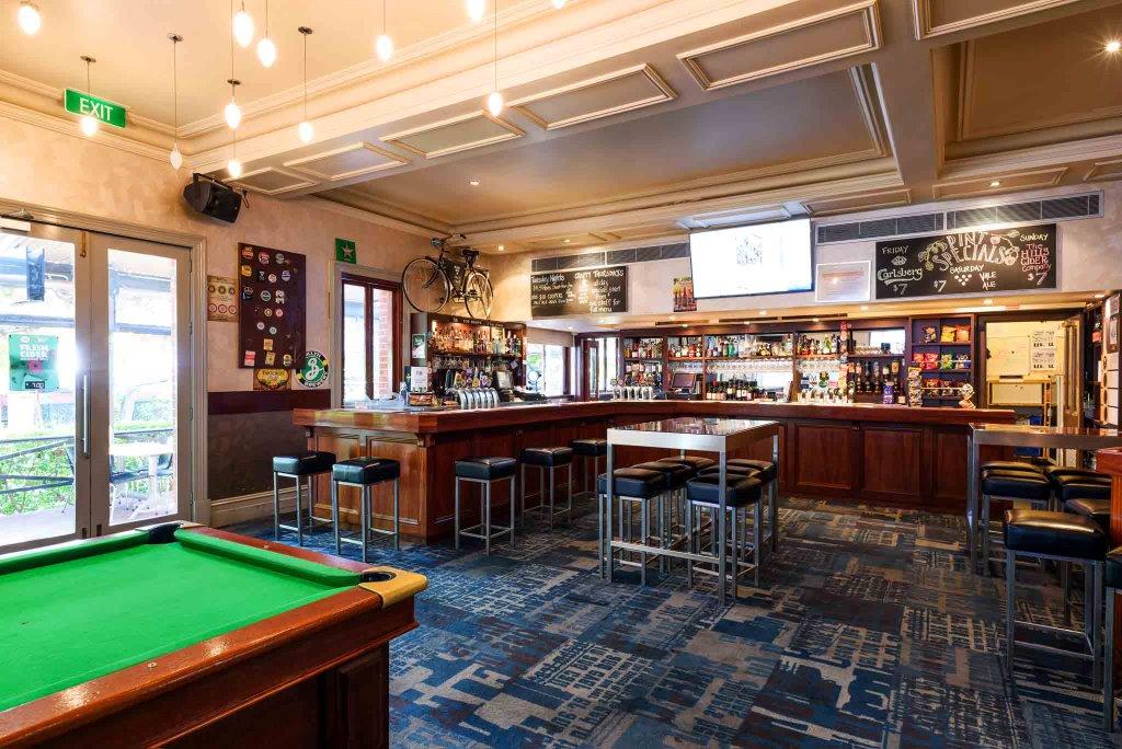 The Edinburgh Hotel & Cellars <br/> Best Pubs